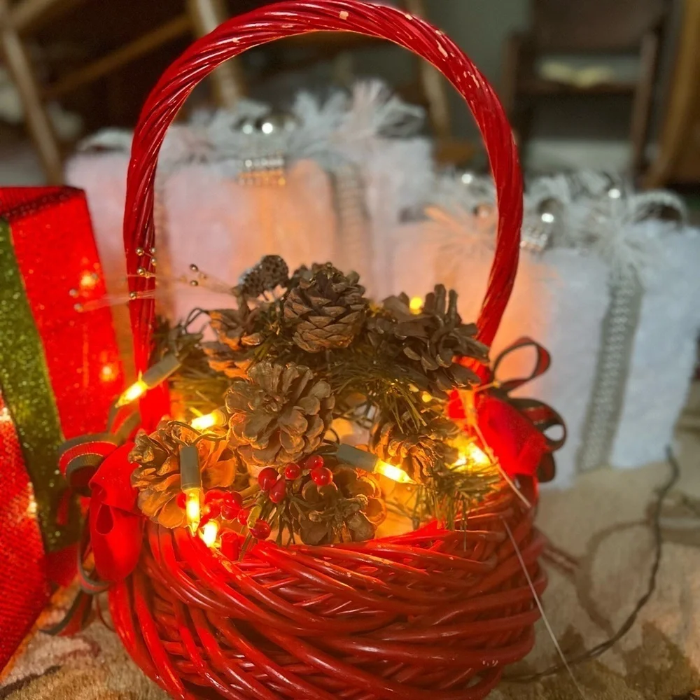 Rare Vintage 1972 Christmas Pinecone Berries Light up Red Wicker Basket Decor